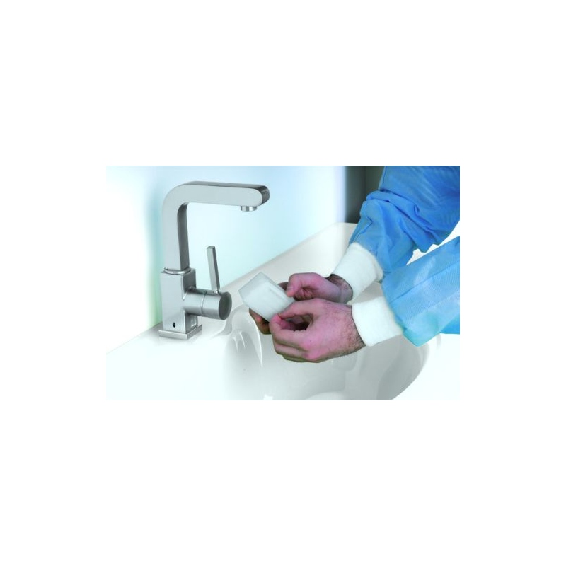 Chirurgische Handbürste mit Manikürinstrument